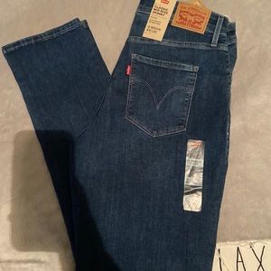 Classic mid rise skinny Levi’s